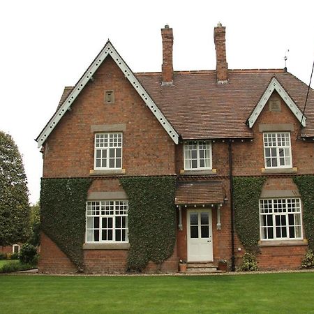 New Hall Farm Ellesmere Port Exterior foto